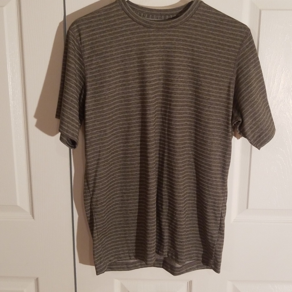 Columbia tee shirt size small new no tags